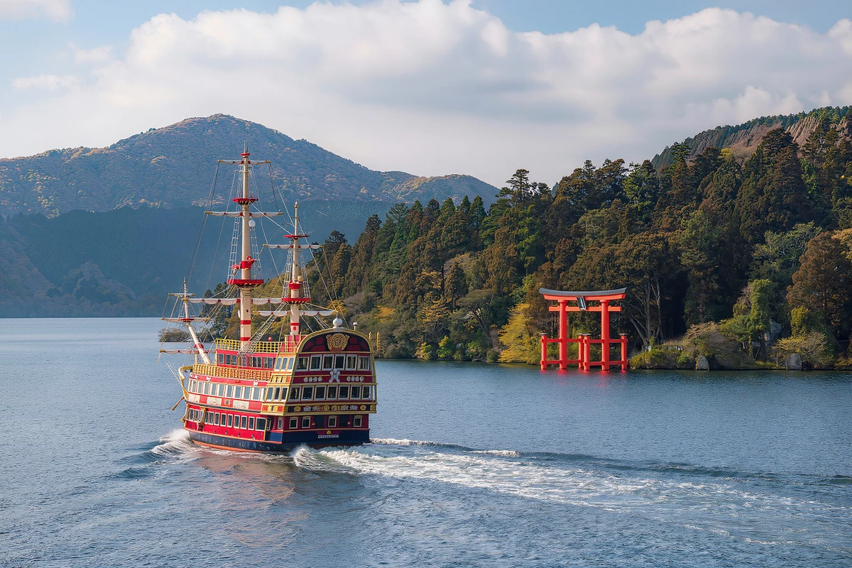 Private Hakone Loop Tour by Mountain Train, Ropeway & Lake Cruise