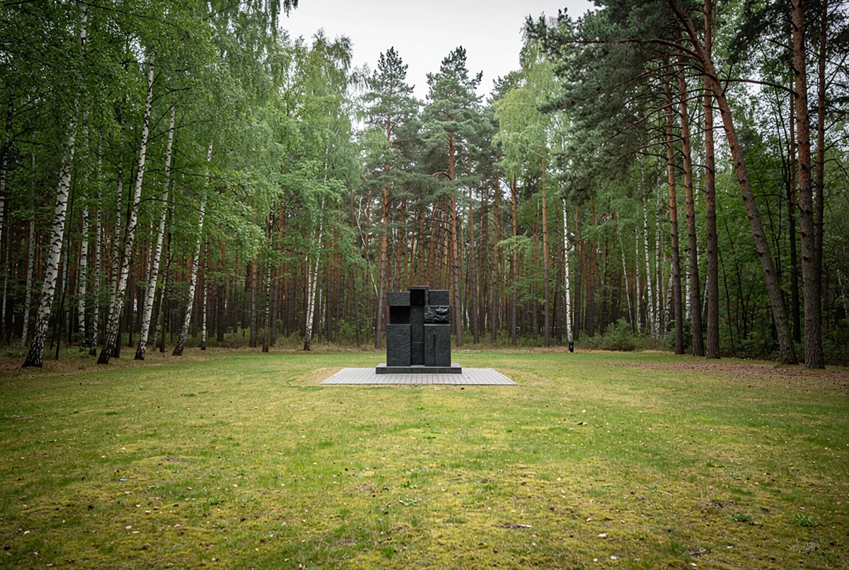 Stutthof Concentration Camp Guided Tour with Pickup Gdansk