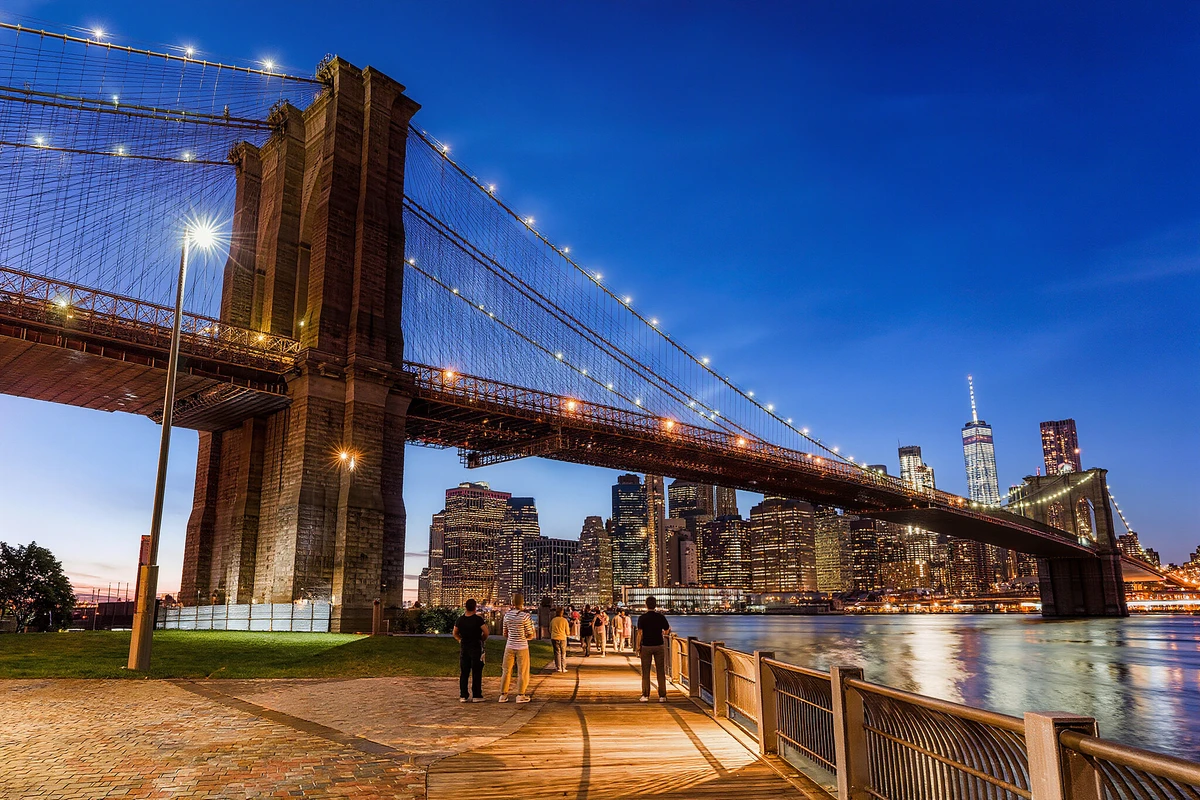 New York by Night Guided Bus Tour with Skyline Photo Stops