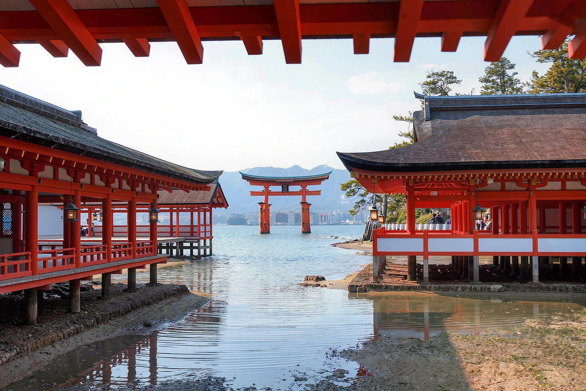 Hiroshima Peace Park & Miyajima Day Tour by Coach