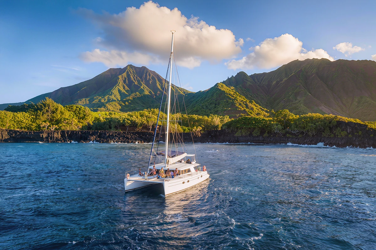 Captain Cook Catamaran Snorkel Day Trip with Lunch Kona