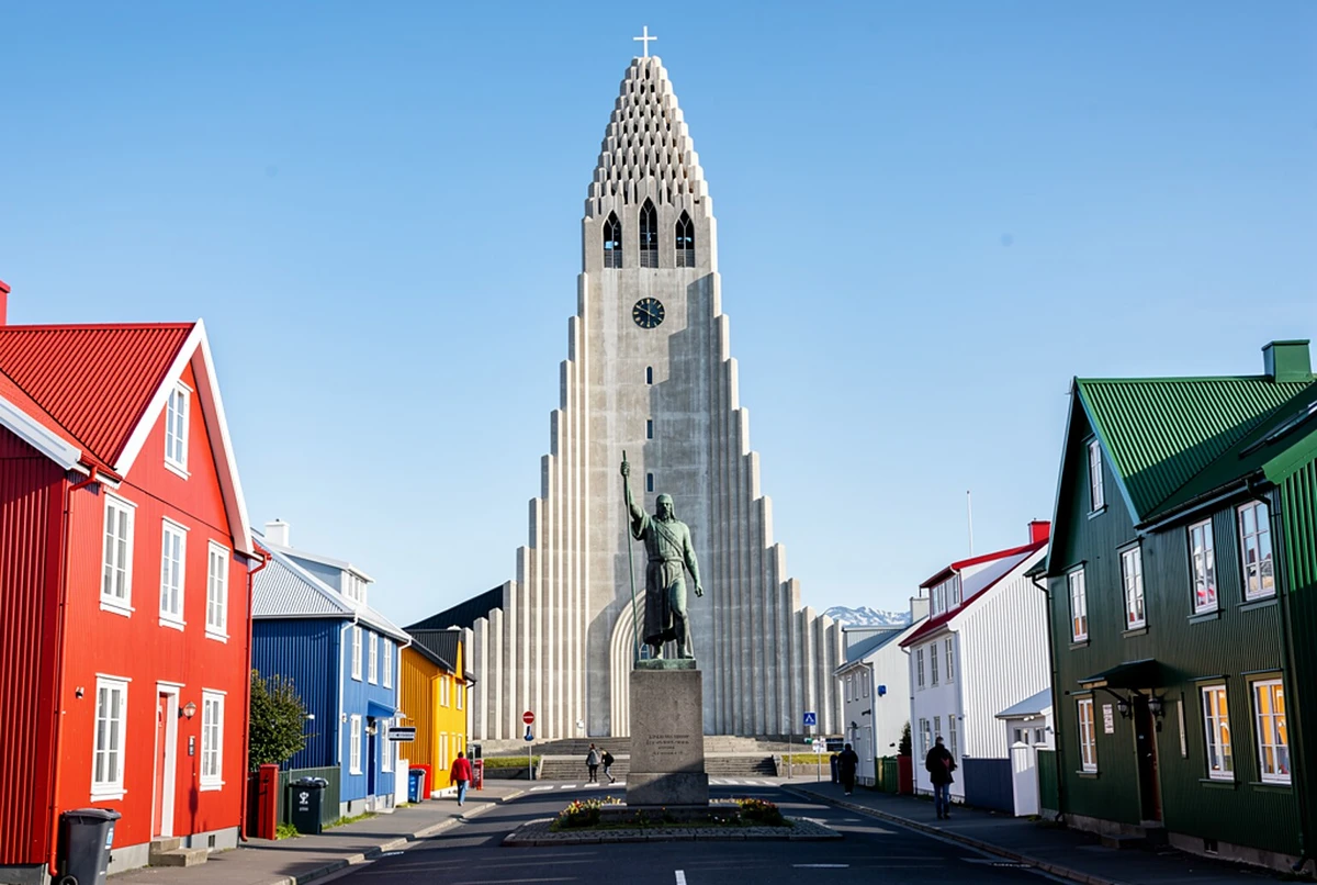 Reykjavik Hop-On Hop-Off Sightseeing Bus Tour with Audio Guide