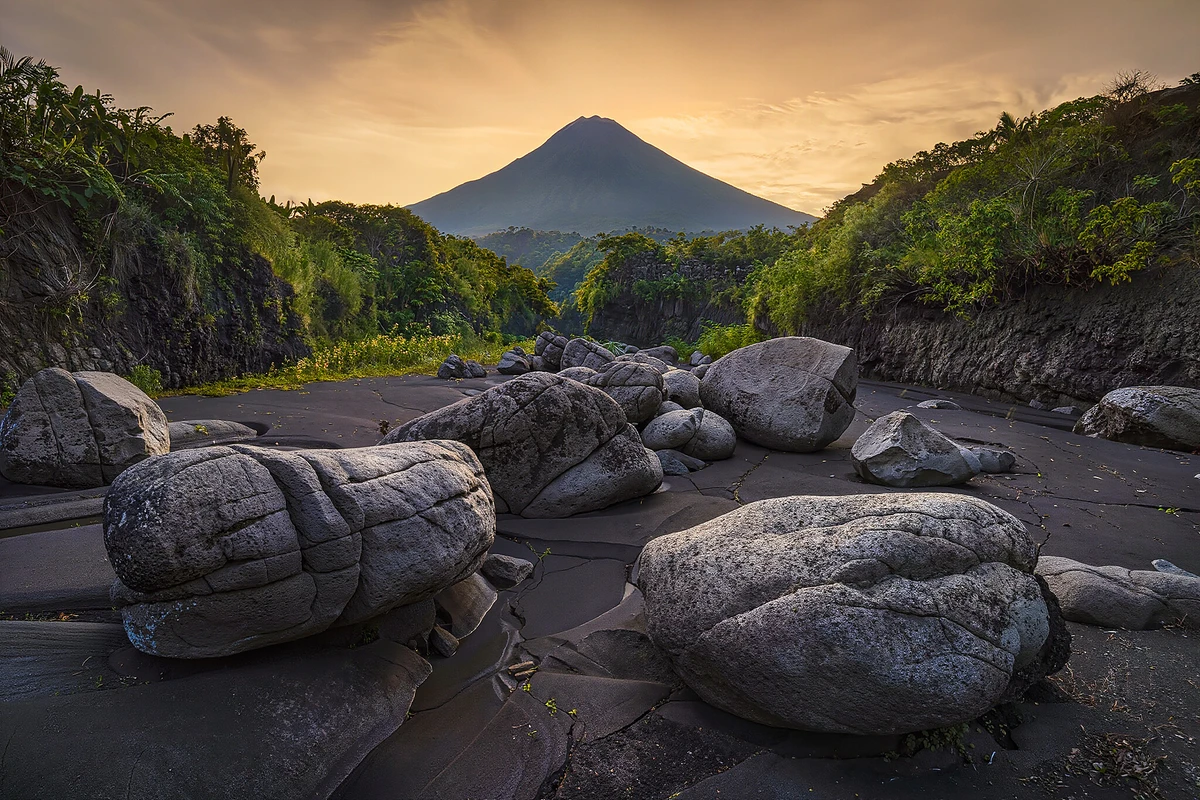 Mount Merapi Jeep Sightseeing Tour with Hotel Pickup Yogyakarta