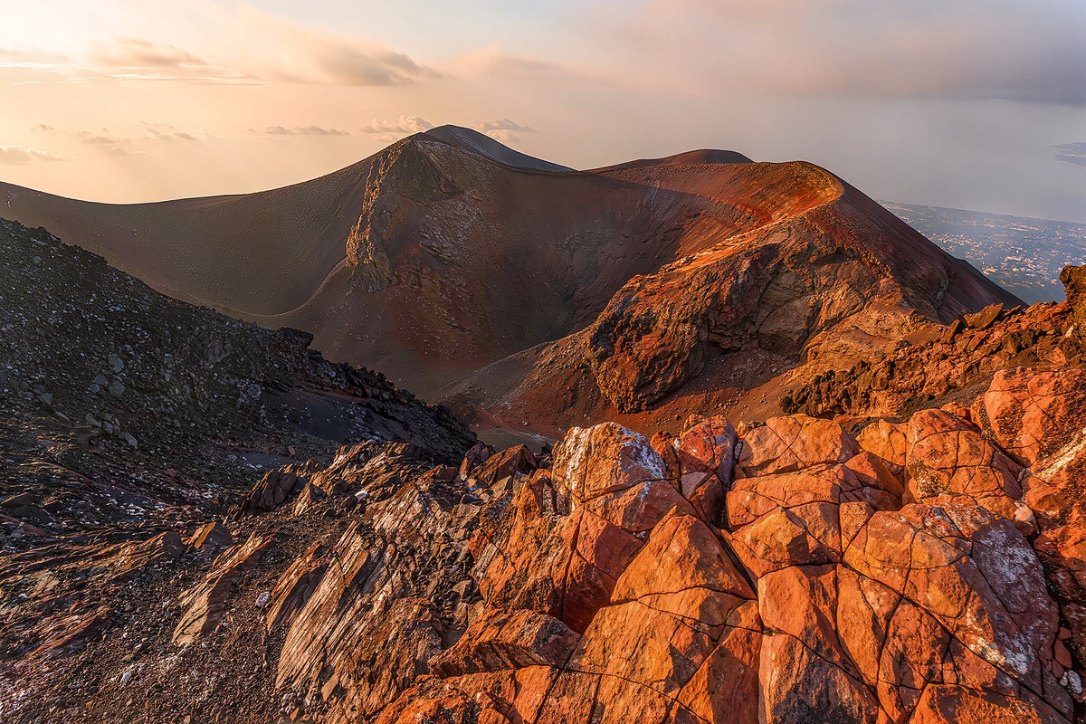 جولة مشي مع مرشد إلى قمة جبل إتنا من كاتانيا