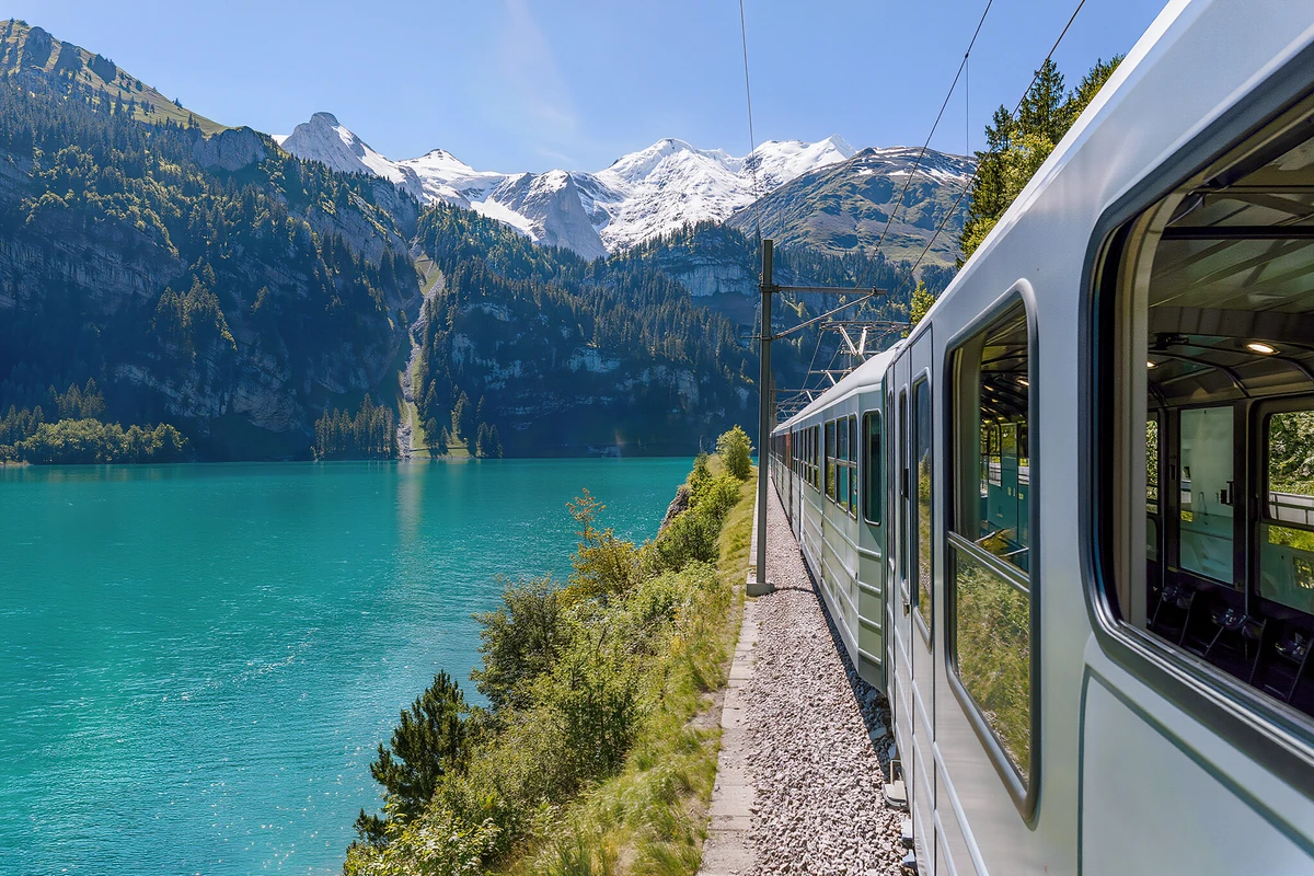 رحلة يومية من بازل إلى لوسيرن وإنترلاكن بالقطار البانورامي