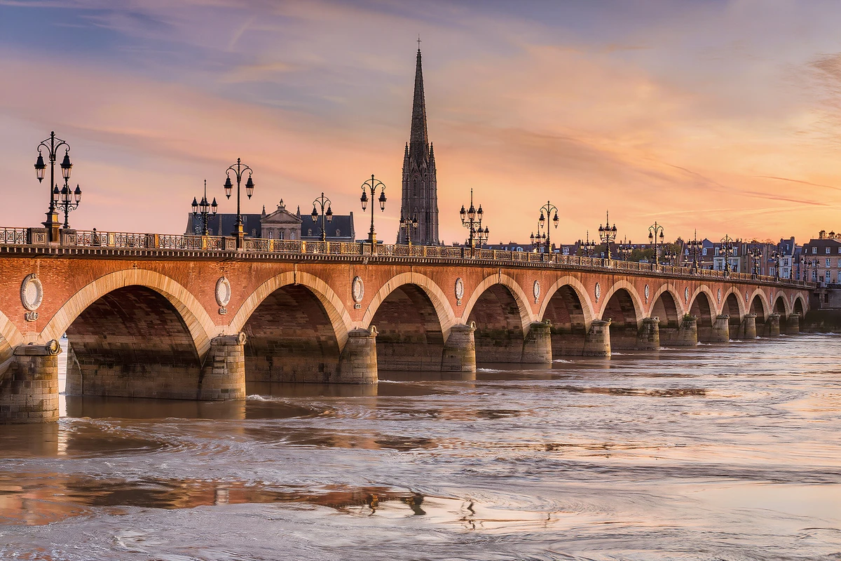 Garonne Guided River Cruise in Bordeaux