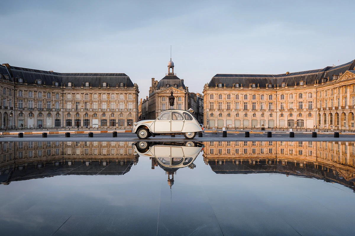 Private Vintage 2CV Sightseeing Tour of Bordeaux