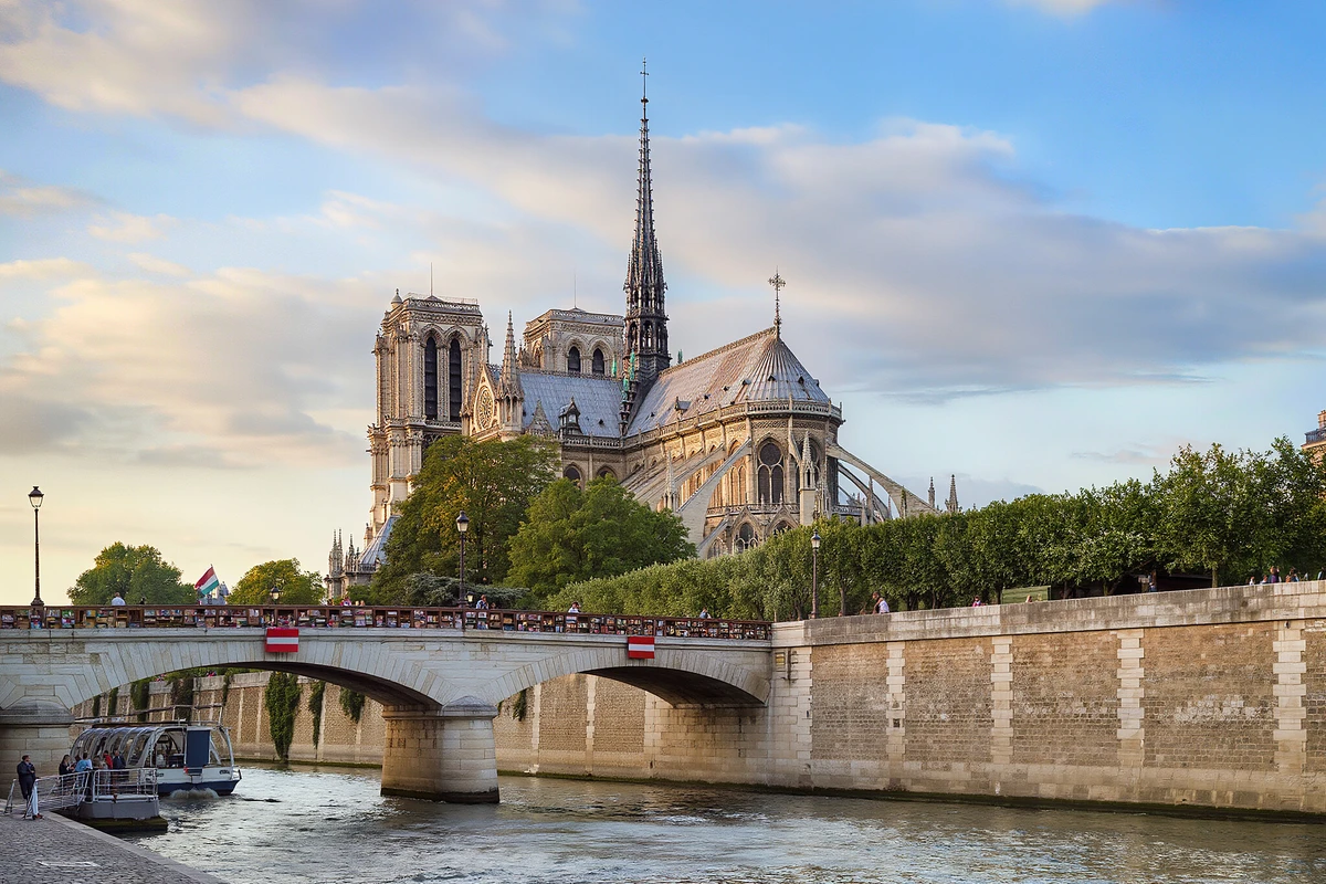 Hop-On Hop-Off Seine River Boat Pass Paris