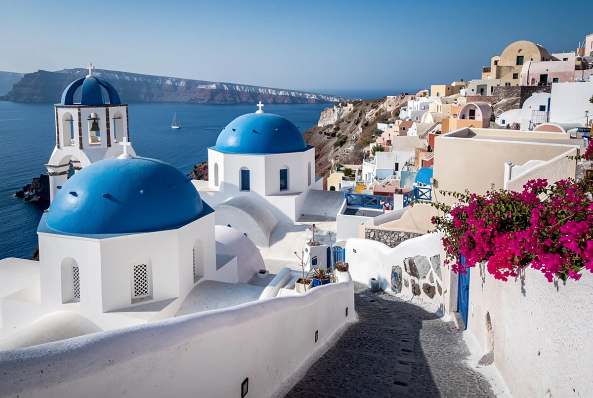 ميناء سانتوريني (أثينيوس) إلى أويا