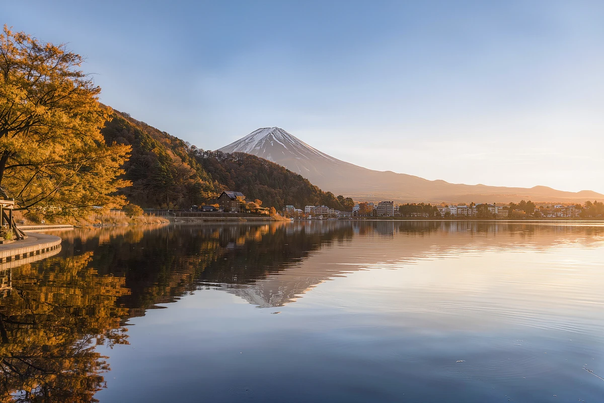 Lake Toya & Noboribetsu Hell Valley Day Tour from Sapporo