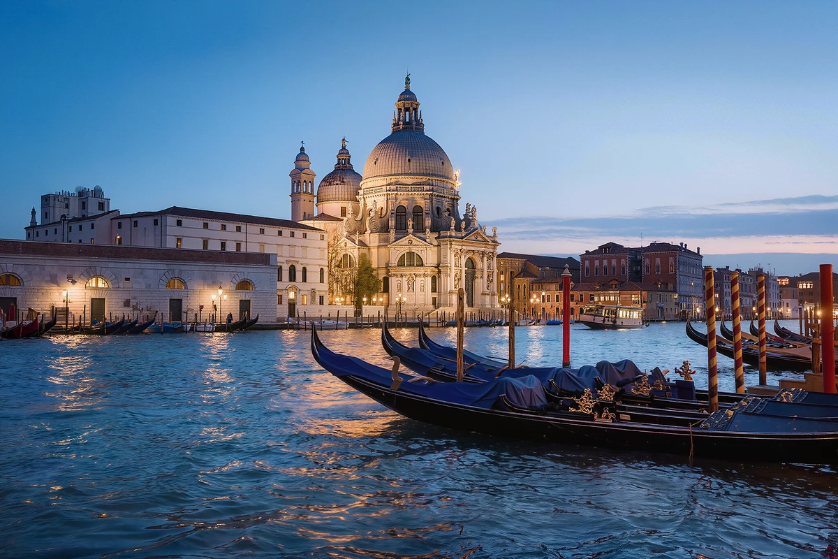 Grand Canal Shared Gondola Ride with Commentary