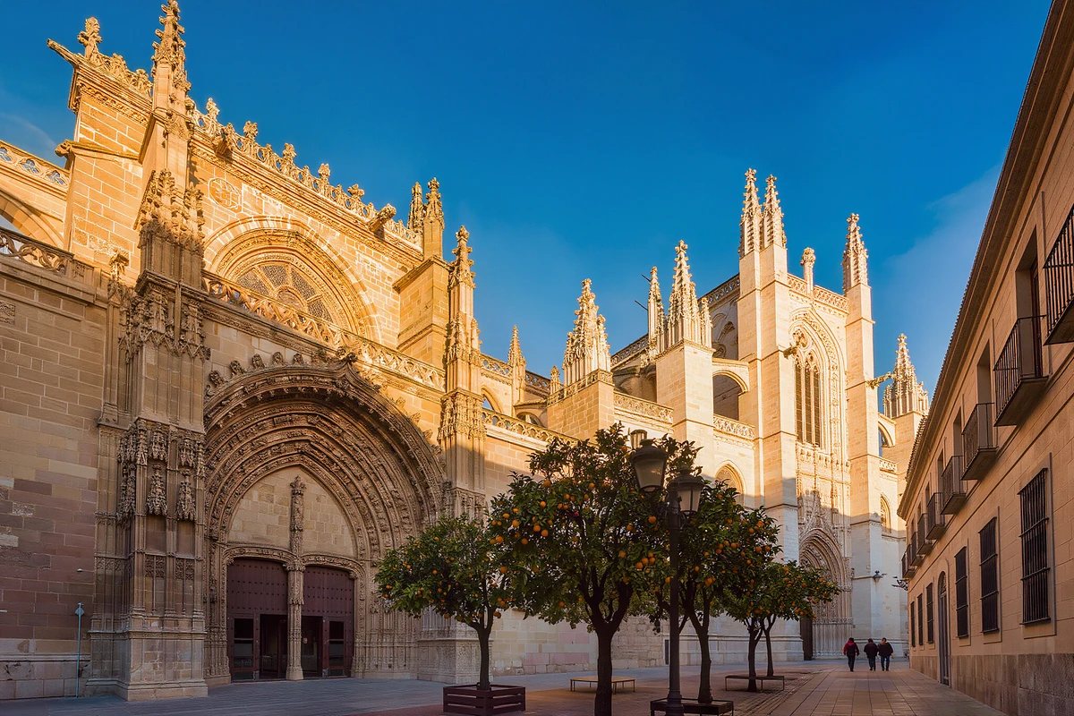 Granada City Train Hop-On Hop-Off Tour with Audio Guide