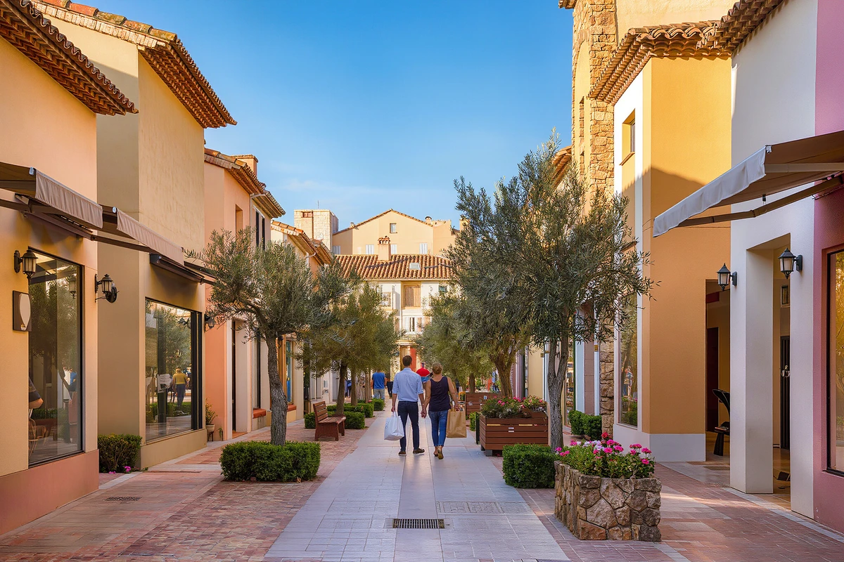 La Roca Village Outlet Shopping Day Trip from Barcelona