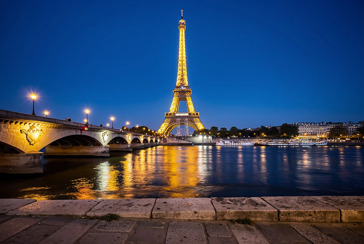 Private Paris by Night Tour in a Vintage 2CV