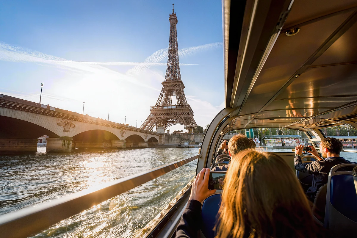 Landmarks & River Seine Amphibious Bus Tour Paris