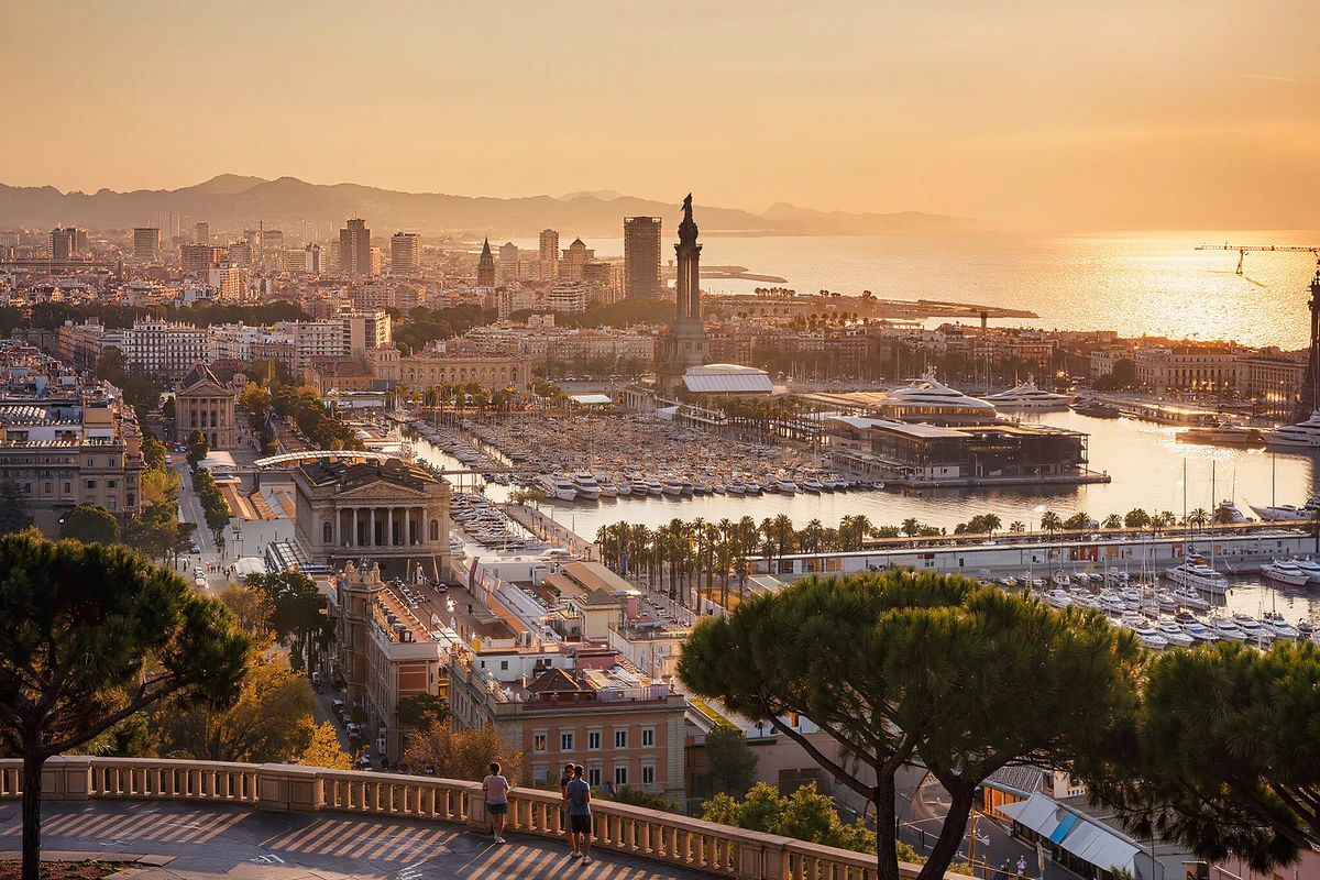 Barcelona in One Day: Sagrada Família, Park Güell & Old Town Small-Group Tour