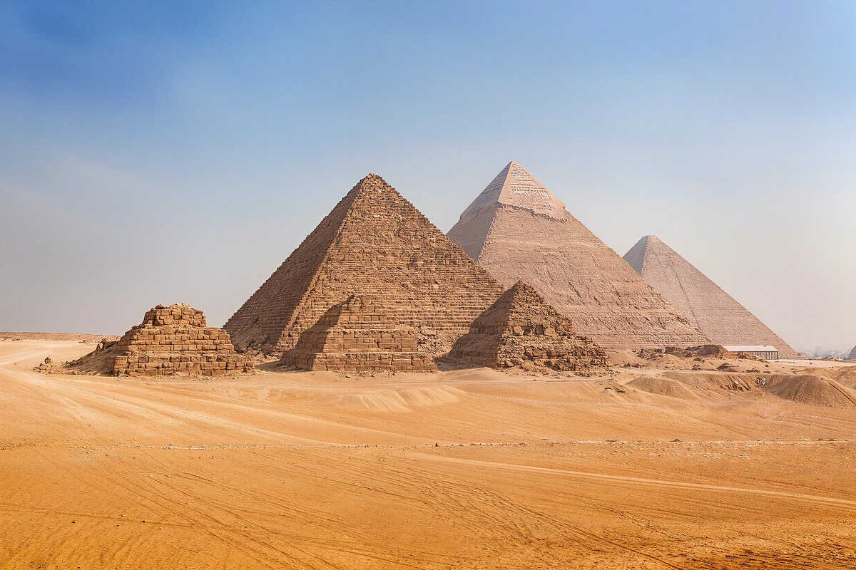 Cairo Pyramids and Grand Egyptian Museum Day Trip from El Gouna