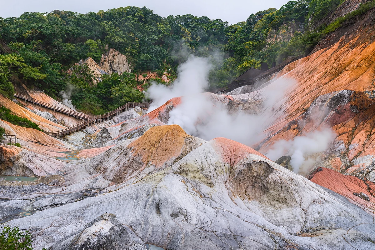Private Hill of the Buddha, Lake Toya & Hell Valley Tour, Sapporo