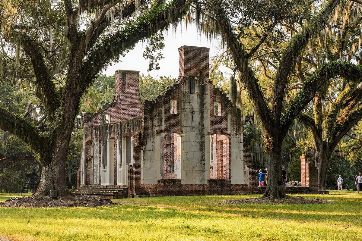 Bonaventure Cemetery and Wormsloe Historic Site Tour Savannah