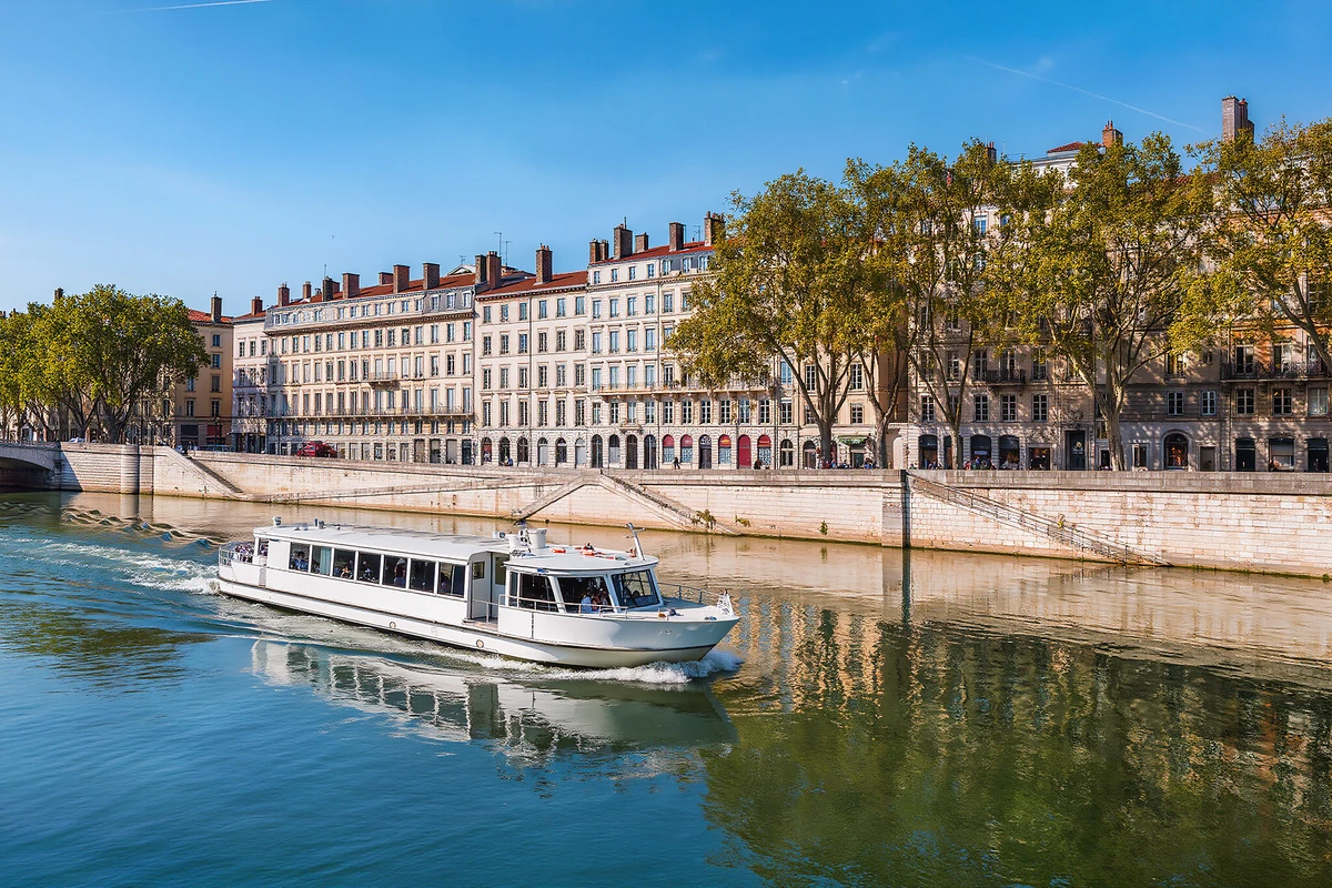 River Lunch Cruise in Lyon (2.5 Hours)