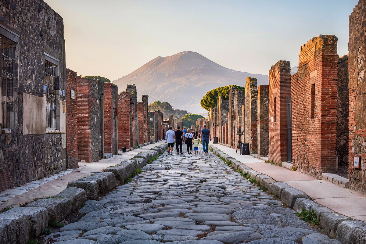 Amalfi Town & Pompeii Day Trip from Naples with Guided Ruins Visit