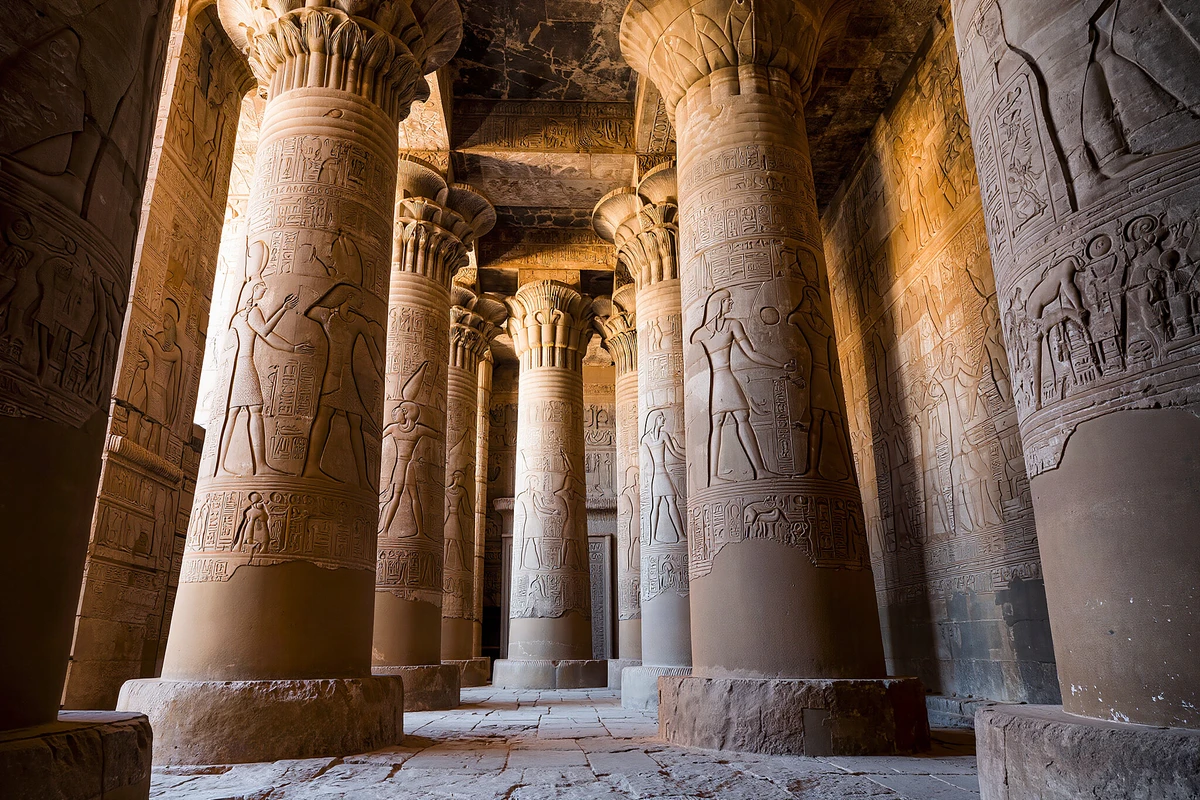 Private Edfu and Kom Ombo Day Trip with Transfer to Luxor from Aswan
