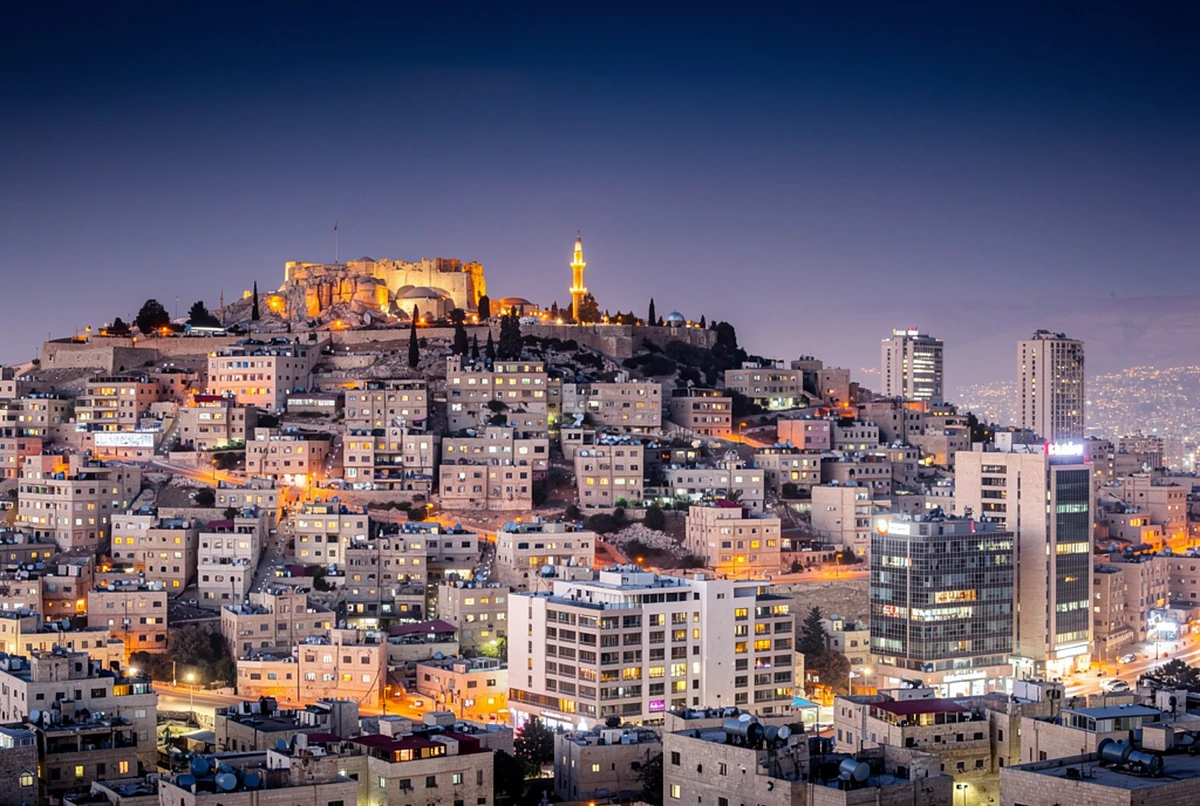 مطار الملكة علياء الدولي إلى فندق