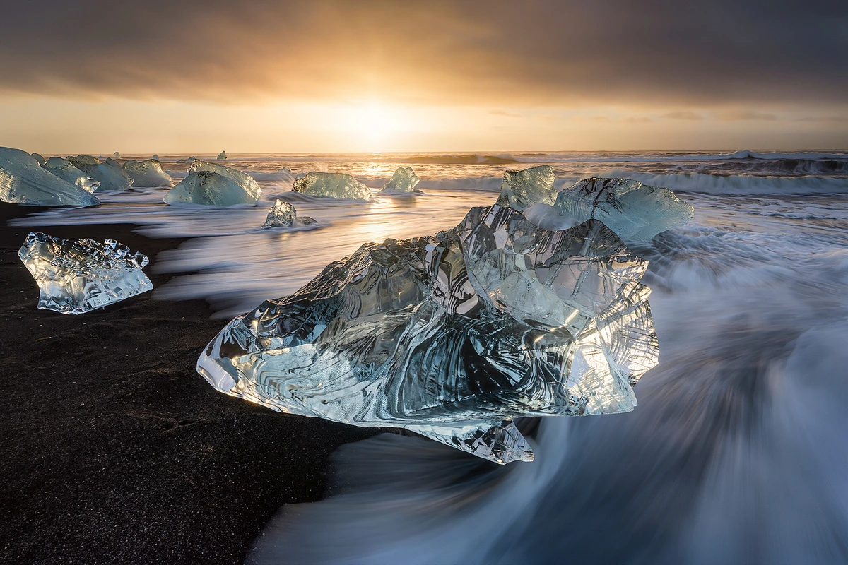 Jökulsárlón Glacier Lagoon & Diamond Beach Day Trip from Reykjavik