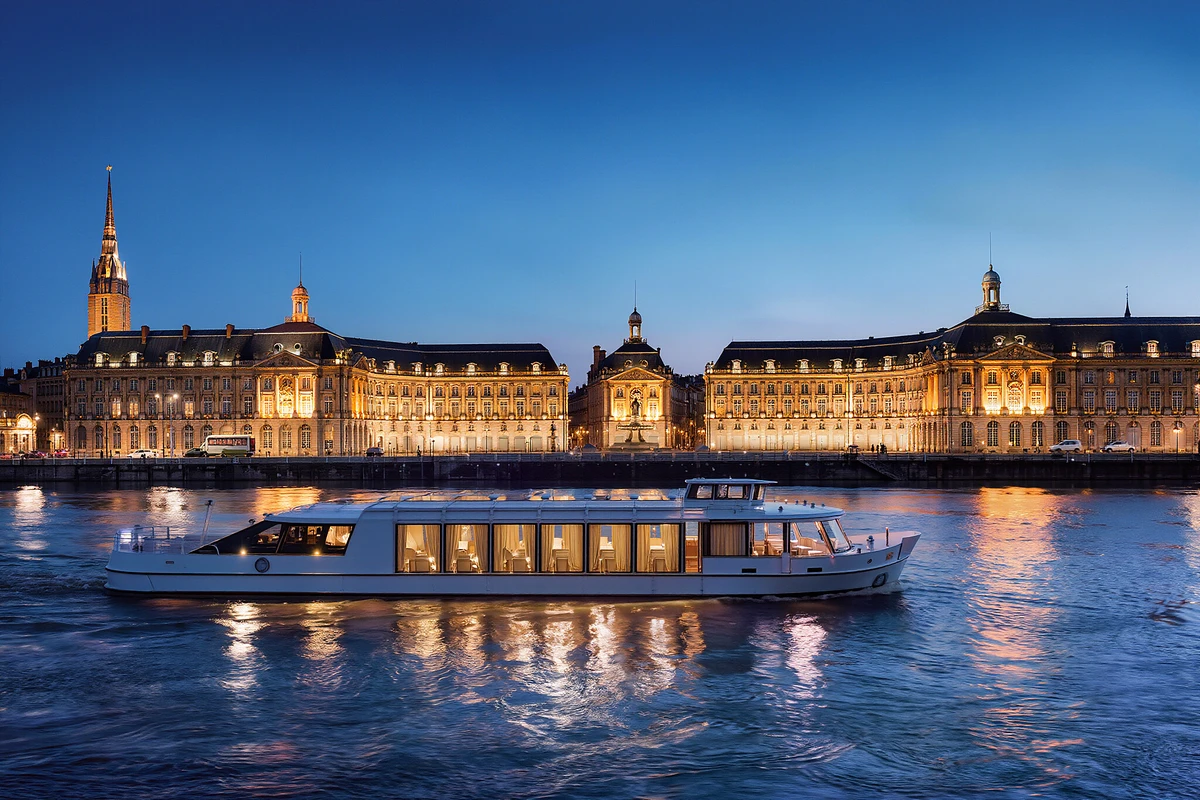 Garonne River Dinner Cruise in Bordeaux (2 Hours)