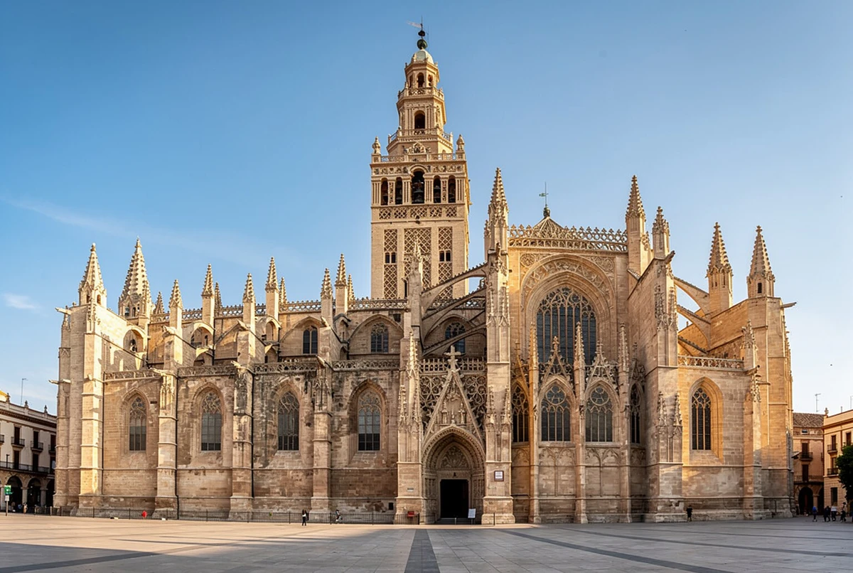 Seville Cathedral Giralda and Alcazar Skip-the-Line Tour