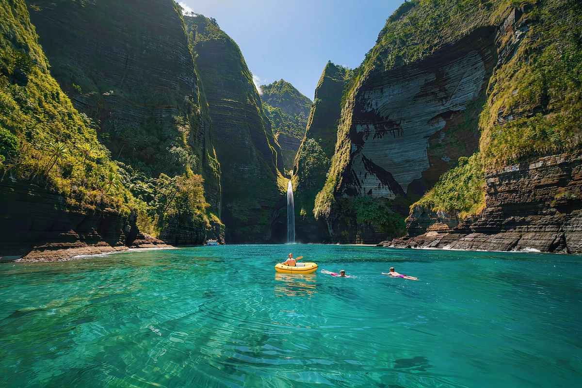 Na Pali Coast Zodiac Raft Sea Caves and Snorkel Tour Kauai