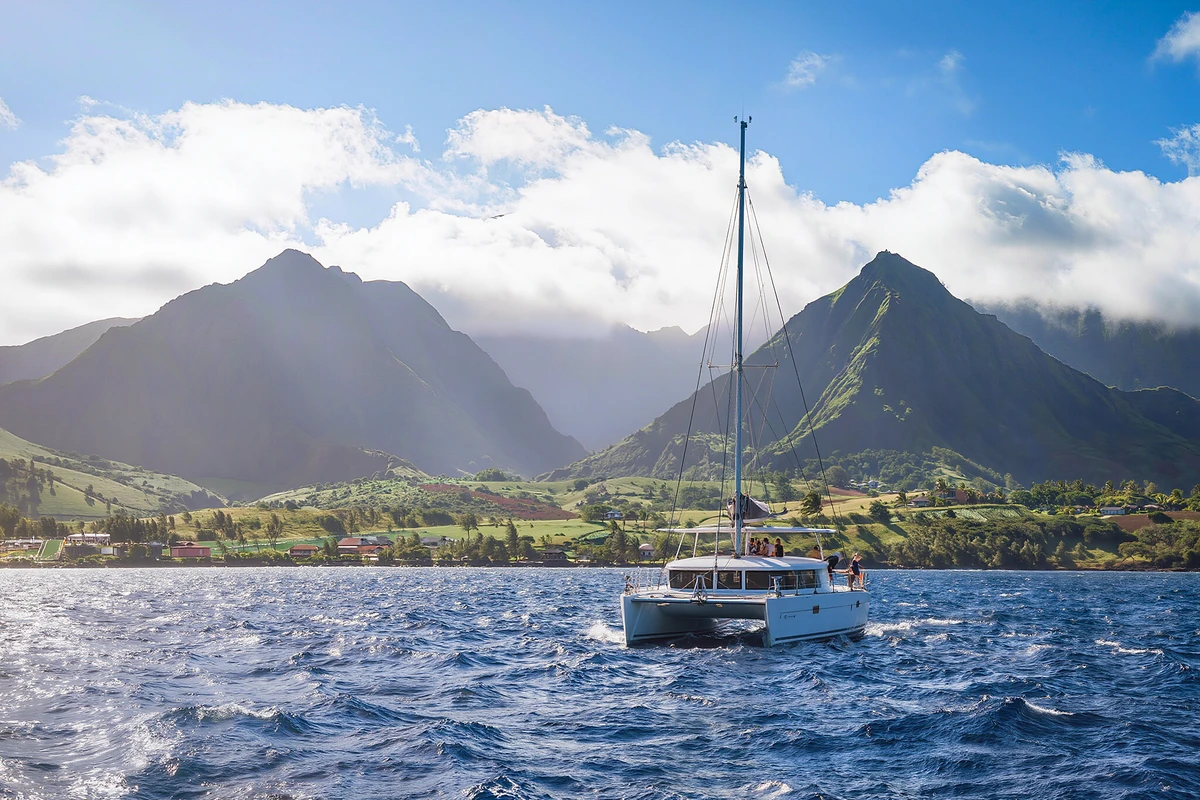 Molokini and Turtle Town Snorkeling Cruise with Meals Maui