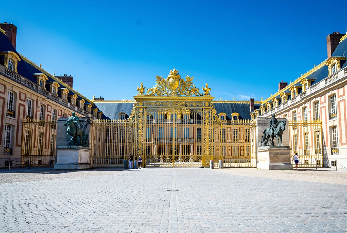 Charles de Gaulle Airport to Versailles