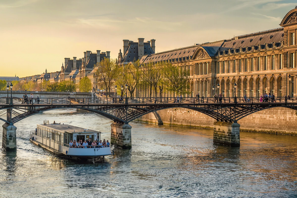 Hop-On Hop-Off Seine River Boat Pass Paris
