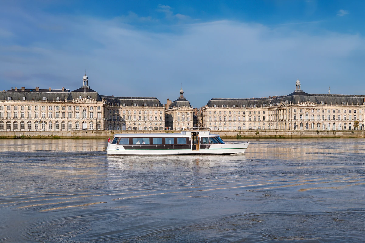 Garonne River Lunch Cruise in Bordeaux