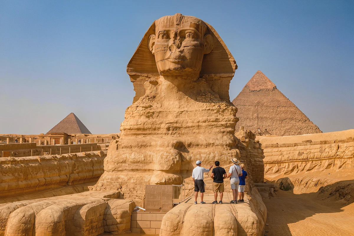 Cairo Day Trip by Flight from Hurghada: Pyramids, Sphinx & Museum