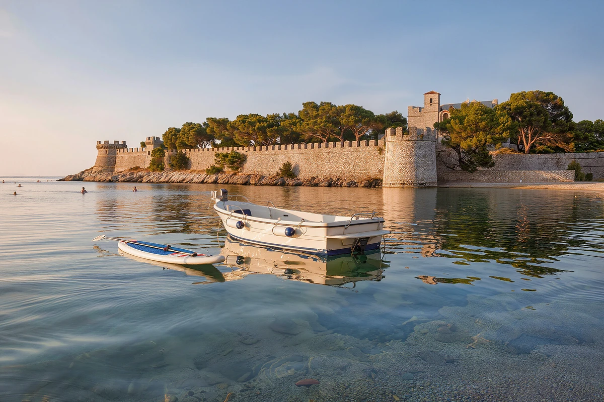 Private Boat Trip to the Lérins Islands and Cap d'Antibes