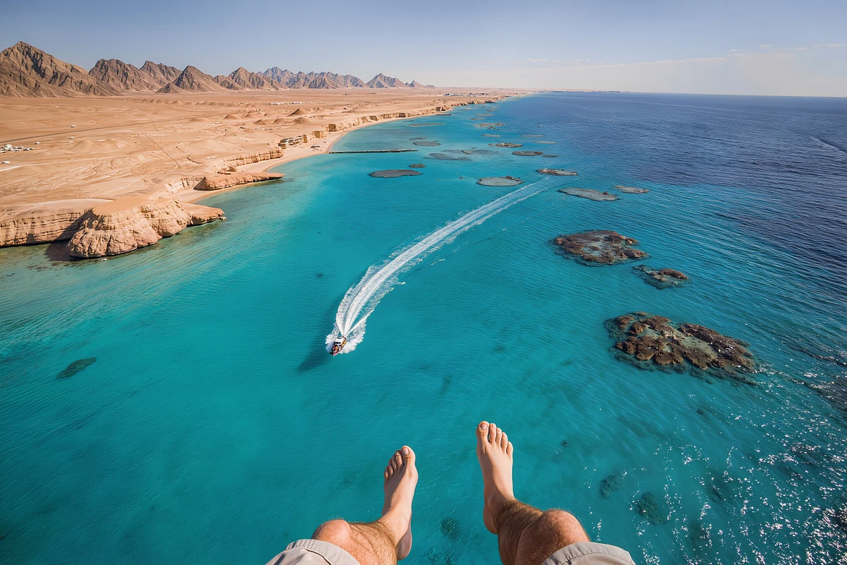 Parasailing over the Red Sea with Hotel Pickup Hurghada