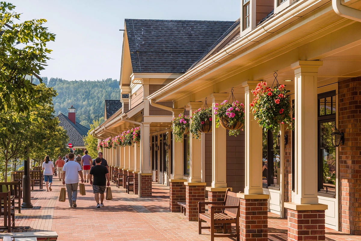 Woodbury Common Premium Outlets Shopping Day Trip from New York