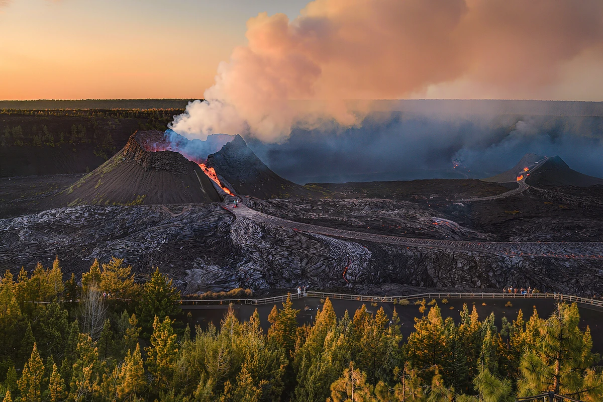 Big Island Volcanoes, Waterfalls and Coffee Farm Day Trip