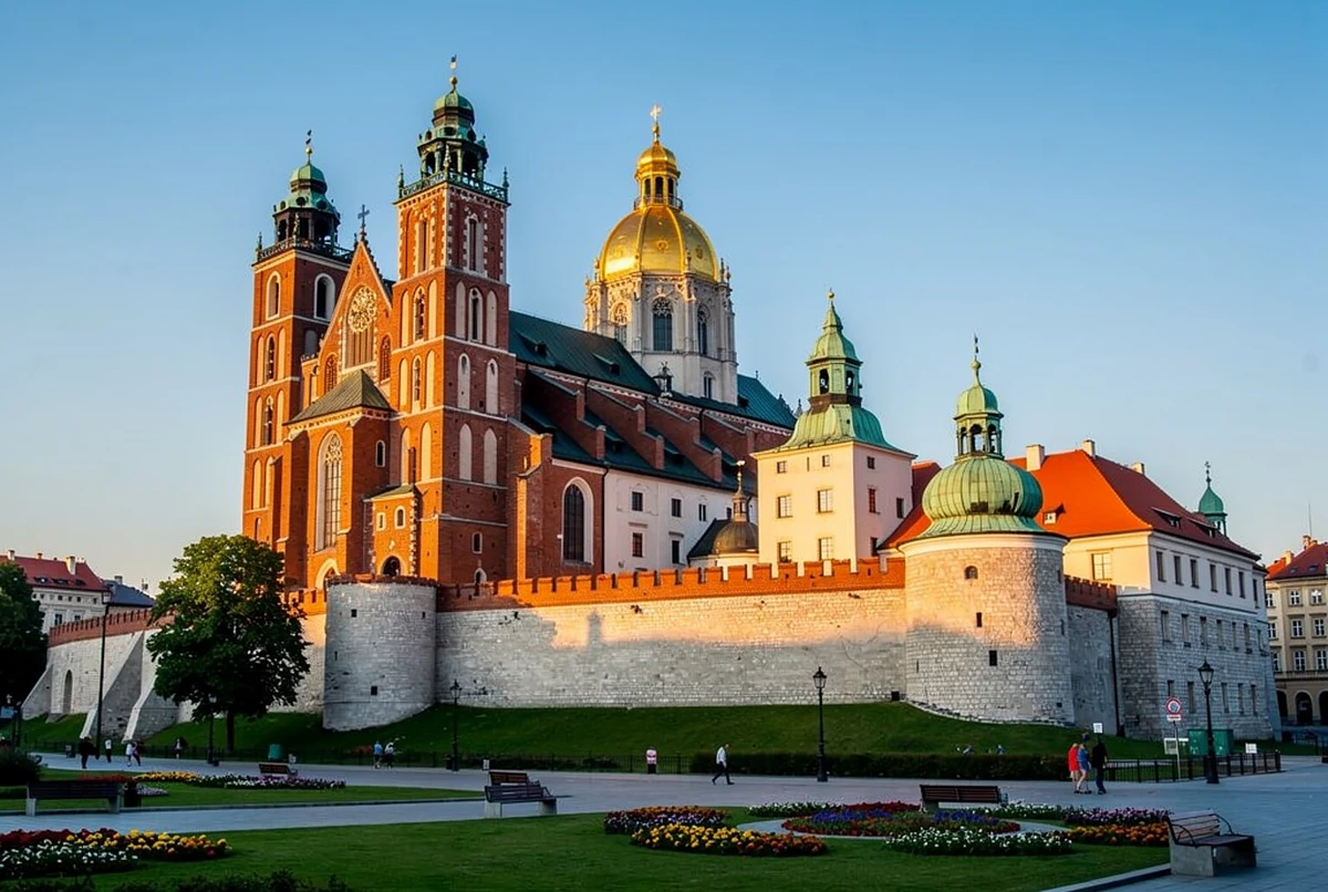 Wawel Royal Castle & Cathedral Guided Tour with Tickets Krakow