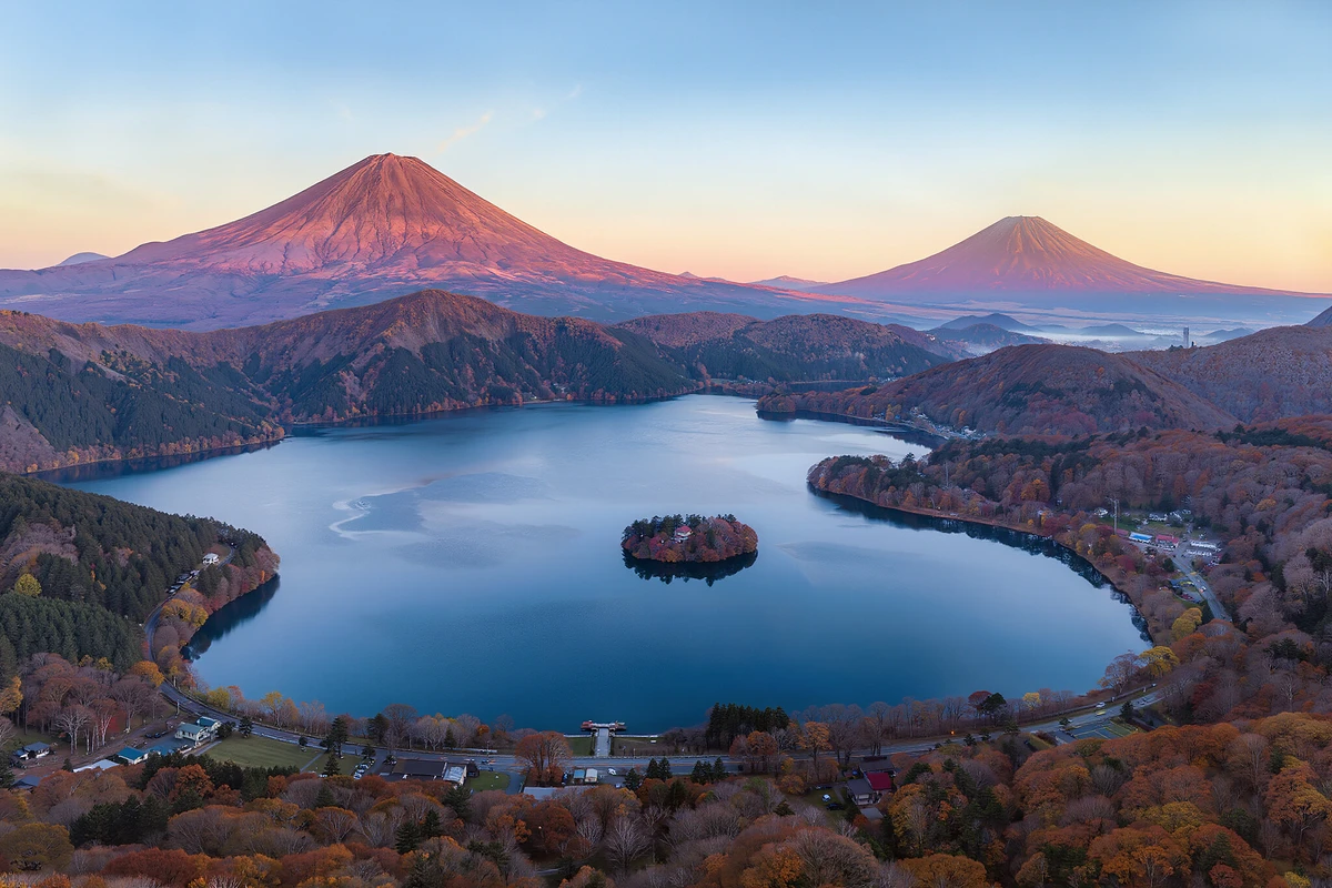 Lake Toya & Noboribetsu Hell Valley Day Tour from Sapporo