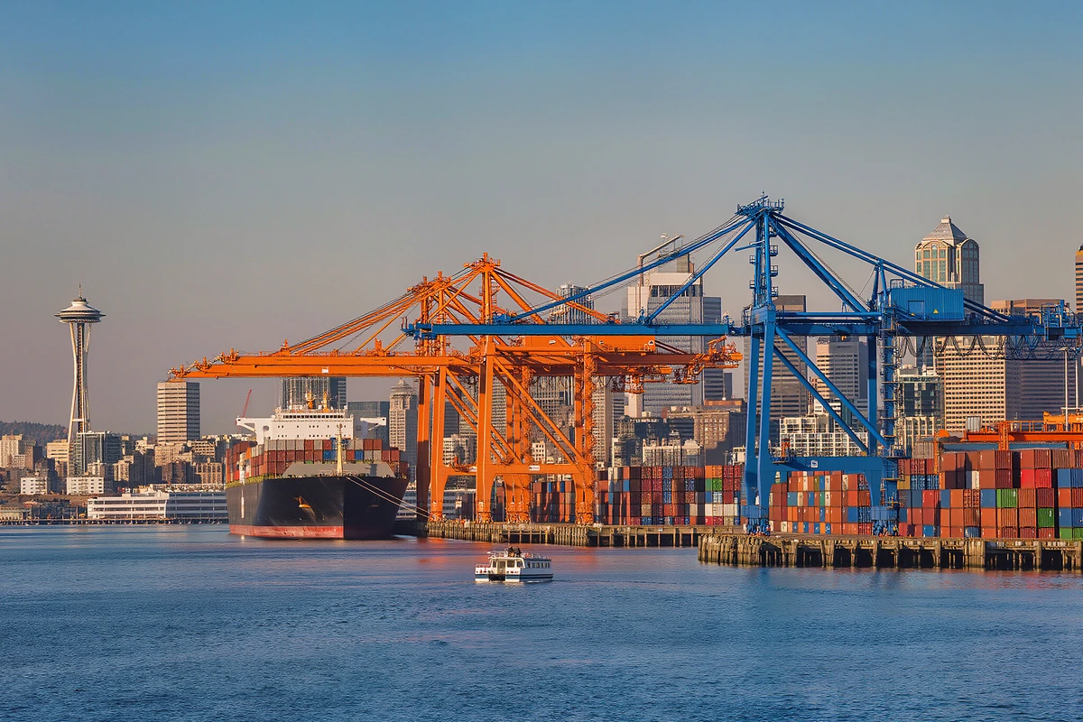 Seattle Guided Harbor Cruise with Live Narration