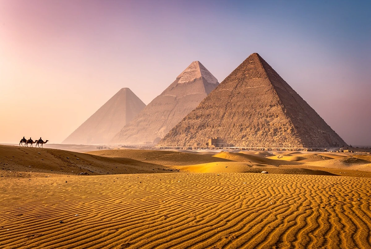 Cairo Day Trip by Flight from Hurghada: Pyramids, Sphinx & Museum