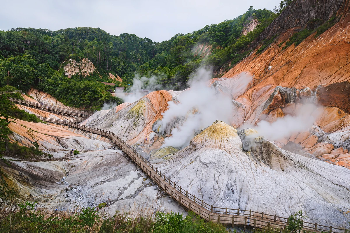 Hill of the Buddha, Lake Toya & Hell Valley Day Tour from Sapporo
