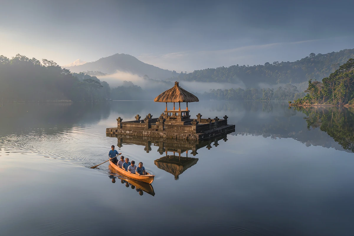 Munduk Twin Lakes Jungle Hike, Tamblingan Canoe & Waterfall Tour Bali