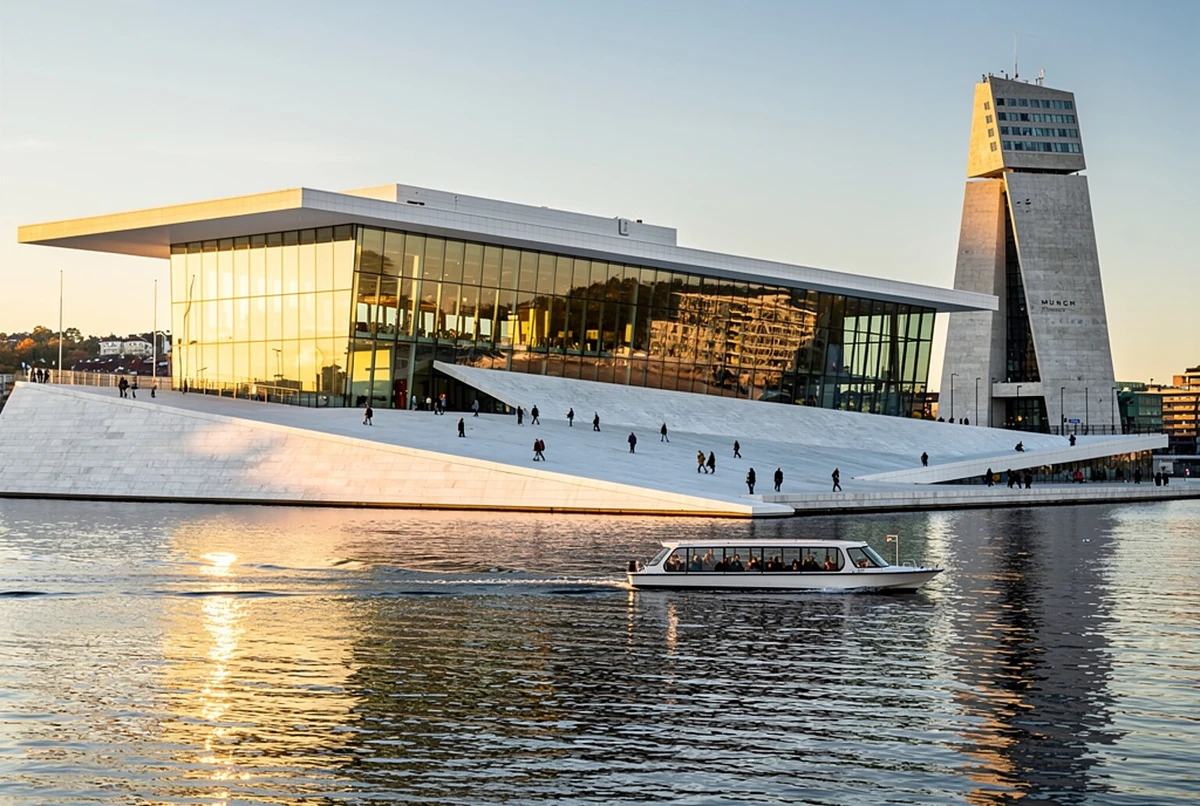 رحلة بحرية سياحية في مضيق أوسلو على قارب كهربائي