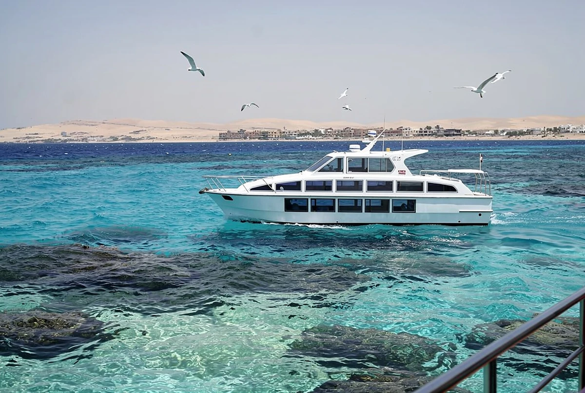 Semi-Submarine Coral Reef Cruise with Snorkelling Stop Hurghada