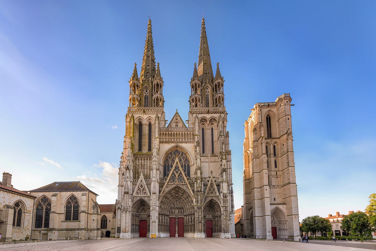 Small Electric Train Sightseeing Tour of Bordeaux