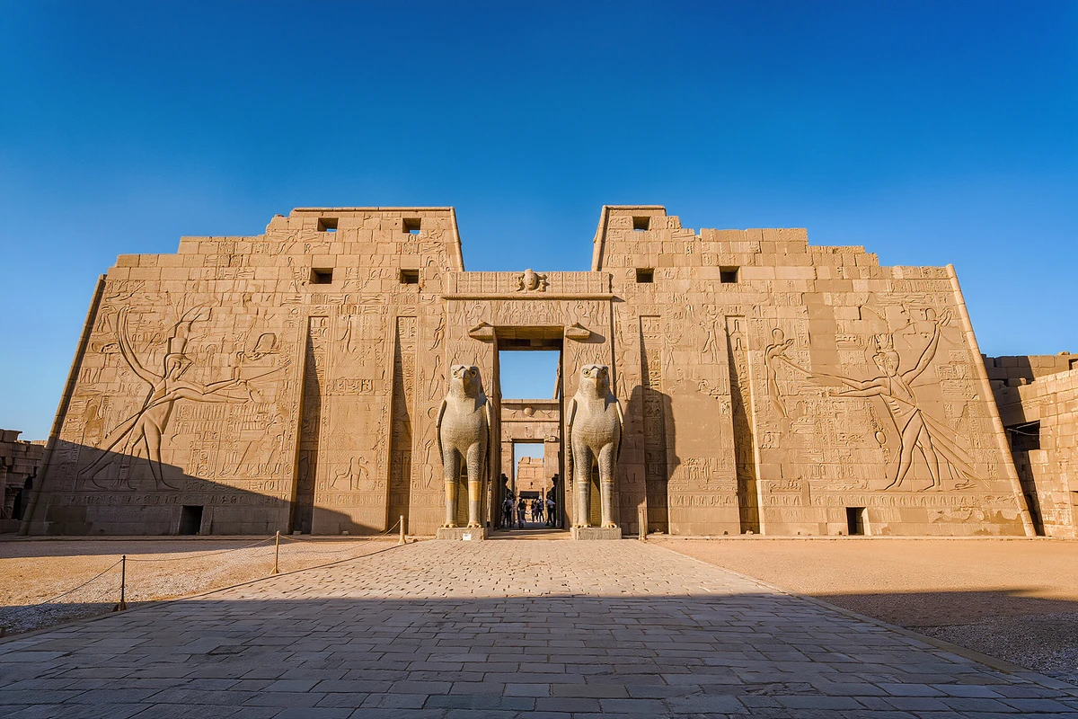 Private Edfu and Kom Ombo Day Trip with Transfer to Luxor from Aswan